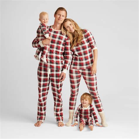 Burts bees family pajamas - What are you thankful for this year? These Thanksgiving pajamas are soft, cozy, and come in sizes for the whole family! Hand-painted turkeys and pumpkins are perfect for the season of gratitude. Don't forget to tag us @burtsbeesbaby in your family photos with #bbbfamjams! Available in sizes and styles from Newborn through Women's & Men's XXL Hand painted …